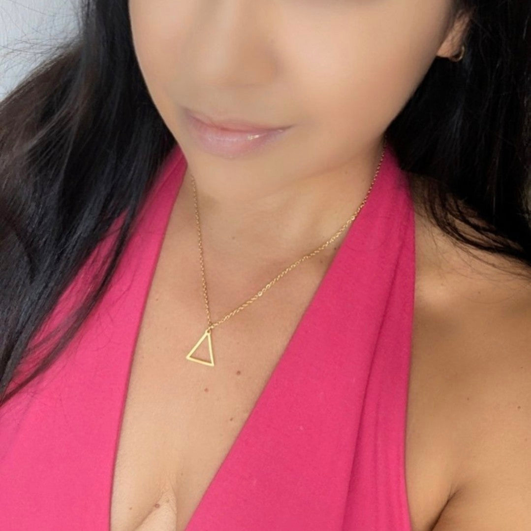 Tría Necklace