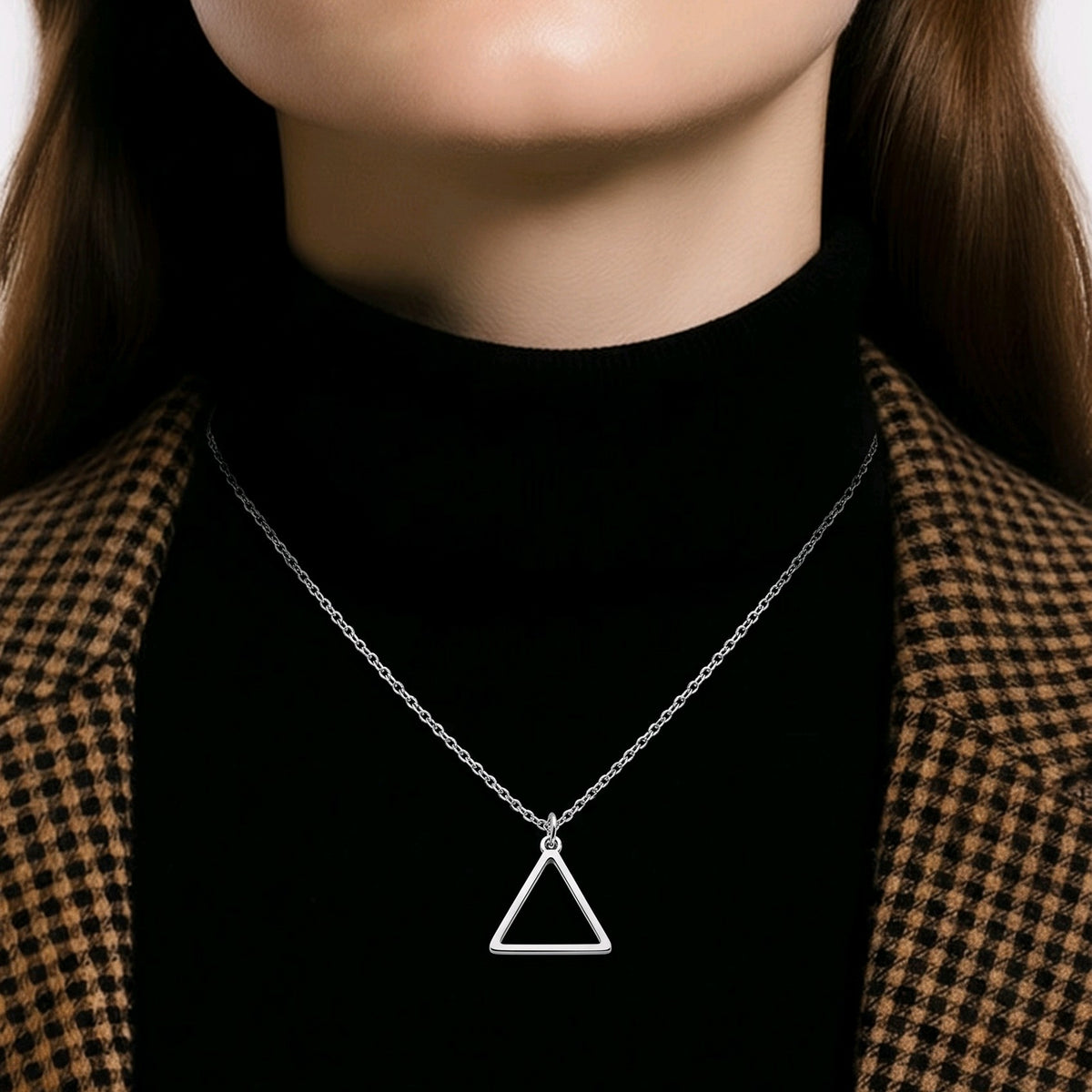 Tría Necklace