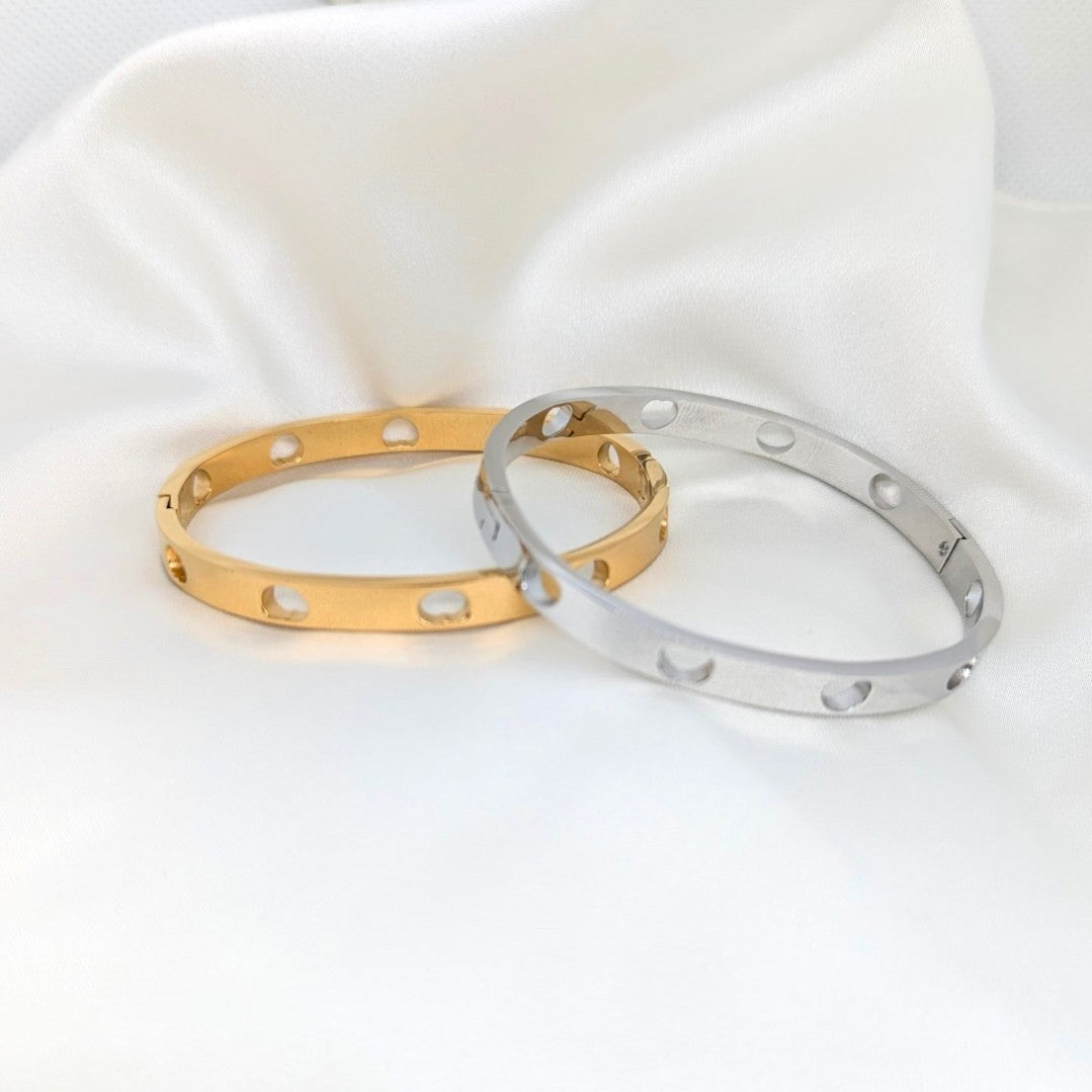 Hollow Heart Bracelet