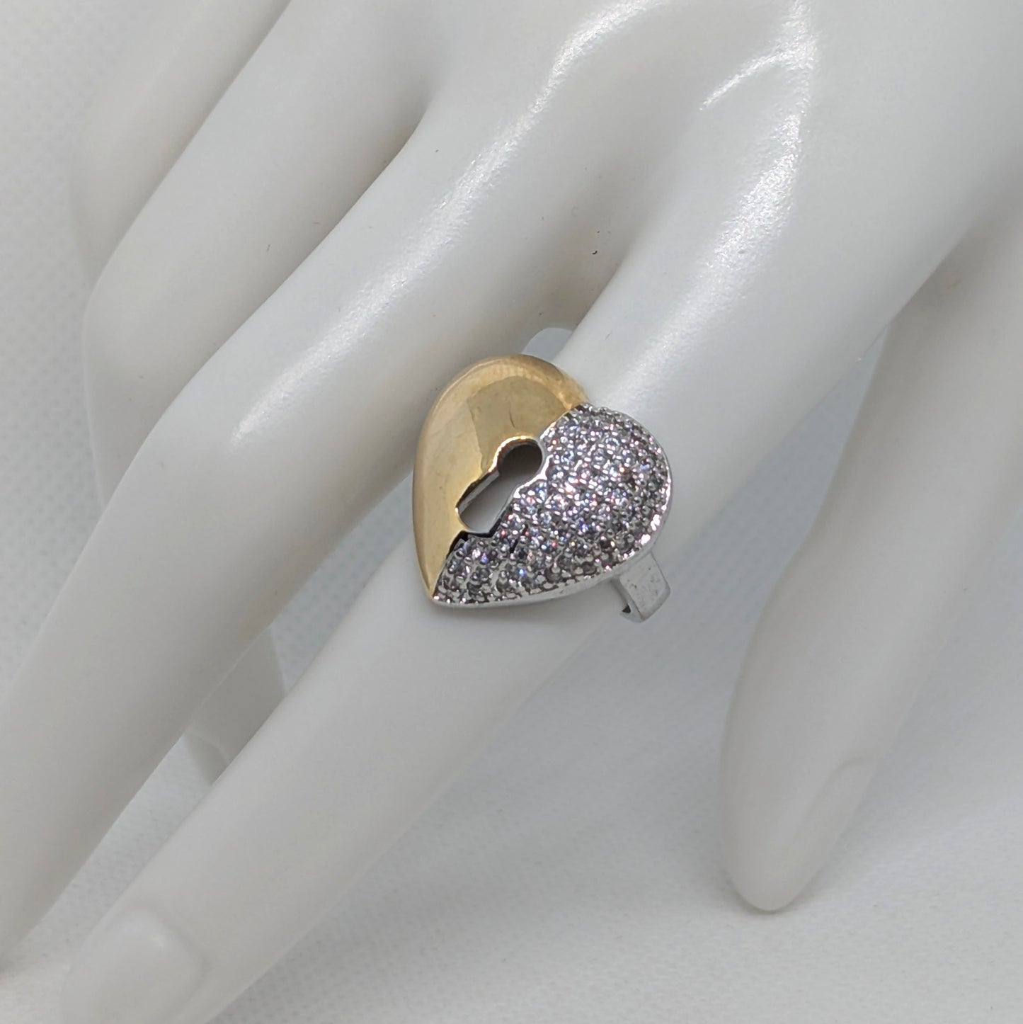 Amora Ring