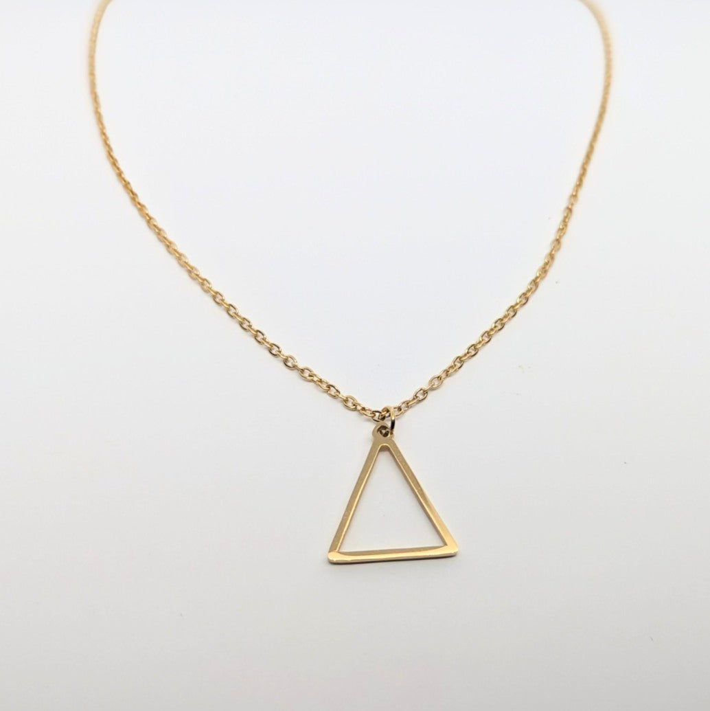 Tría Necklace