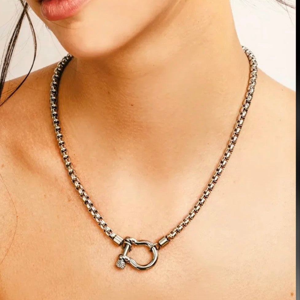 Mona Necklace
