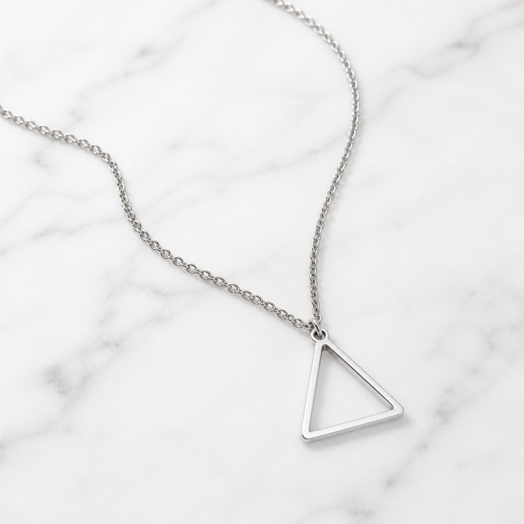 Tría Necklace