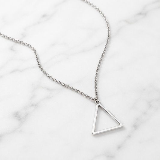 Tría Necklace