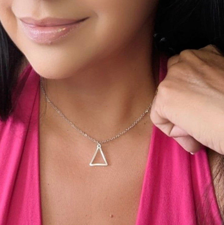 Tría Necklace