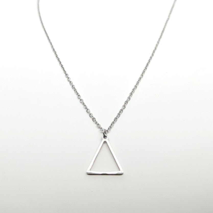 Tría Necklace